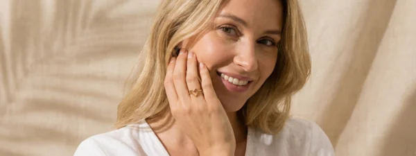 Heart Ring, 925 ayar gümüşten üretilmiş sade ve anlamlı bir tasarıma sahiptir