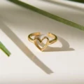 Heart Ring, 925 ayar gümüşten üretilmiş sade ve anlamlı bir tasarıma sahiptir