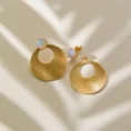Una Big Studs Küpe, 925 ayar gümüşten üretilmiş cesur ve modern bir tasarıma sahiptir.