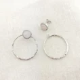 Una Big Studs Küpe, 925 ayar gümüşten üretilmiş cesur ve modern bir tasarıma sahiptir.