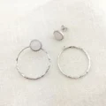 Una Big Studs Küpe, 925 ayar gümüşten üretilmiş cesur ve modern bir tasarıma sahiptir.