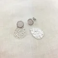 Una Big Studs Küpe, 925 ayar gümüşten üretilmiş cesur ve modern bir tasarıma sahiptir.