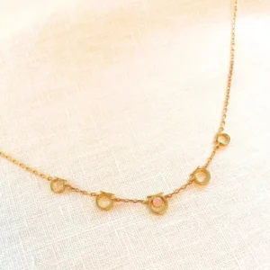 Aimee (2) • Aimee Kolye, 925 ayar gümüşten üretilmiş zarif ve sade bir tasarıma sahiptir.