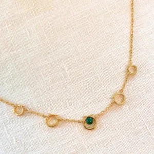 • Aimee Kolye, 925 ayar gümüşten üretilmiş zarif ve sade bir tasarıma sahiptir.