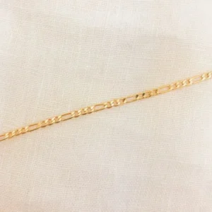 Alani Bileklik, 925 ayar gümüşten üretilmiş sade ve modern bir tasarıma sahiptir.