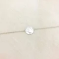 Helvena Bileklik, 925 ayar gümüşten üretilmiş sade ve zarif bir tasarıma sahiptir.
