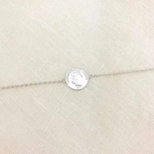 Helvena (2) Helvena Bileklik, 925 ayar gümüşten üretilmiş sade ve zarif bir tasarıma sahiptir.