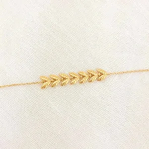 Julia Bileklik, 925 ayar gümüşten üretilmiş zarif ve sade bir tasarıma sahiptir.