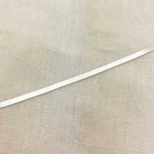 Salina (2) Salina Bileklik, 925 ayar gümüşten üretilmiş zarif ve sade bir tasarıma sahiptir.