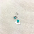 Via Studs küpe, 925 ayar gümüşten üretilmiş sade ve modern bir tasarıma sahiptir.