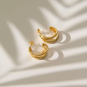 Vita küpe, 925 ayar gümüşten üretilmiş hafif ve zarif bir tasarıma sahiptir